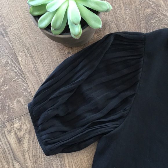 H&M short sleeved blouse - Picture 2 of 6